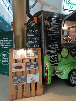 Truck at Veggie Lovers Truck in Almada