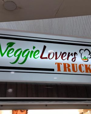 D at Veggie Lovers Truck in Almada