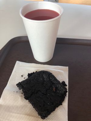 Brownie e sumo de melancia  at Veggie Lovers Truck in Almada