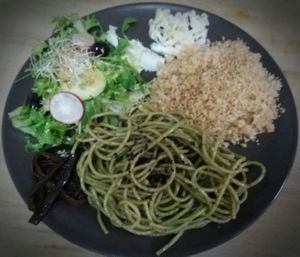 Plato equilibrado con espaguetis integrales al pesto at BioXoco in Barcelona