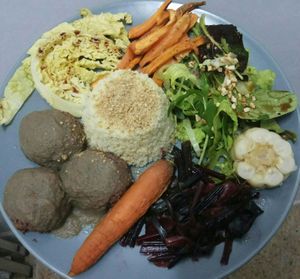 Plato equilibrado de albondigas con salsa de setas at BioXoco in Barcelona