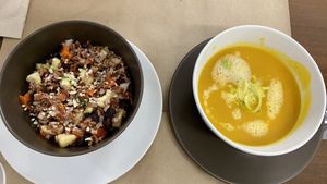 Ensalada de arroz rojo y crema de verduras  at BioXoco in Barcelona