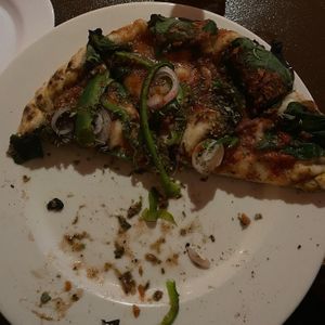 Veggie pizza without cheese  at La Oficina in Quito