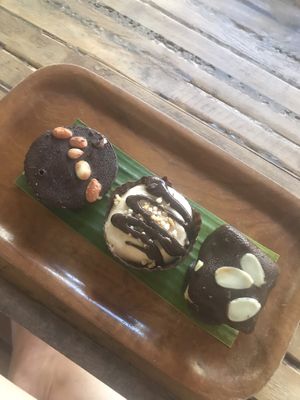 Vegan cakes at Bale Sampan in 