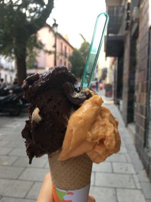 Vegan chocolate and lemon/carrot at Sani Sapori in Madrid