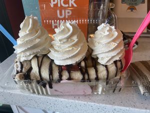 Banana split 🍌 🤸🏻  at Wilton Creamery in Wilton Manors