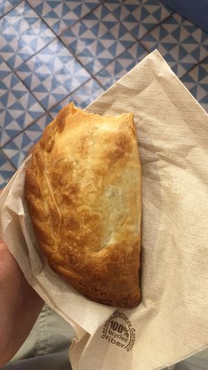 Hummus at El Viejo Almacen in Barcelona