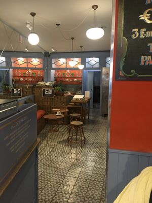 Inside at El Viejo Almacen in Barcelona