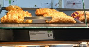 apple turnover 2€ at backWERK - Arnulf-Klett-Platz in Stuttgart