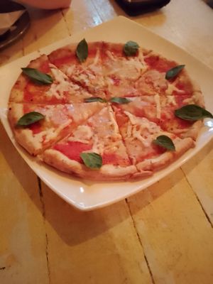 Pizza at Veggitalia in Puerto Vallarta