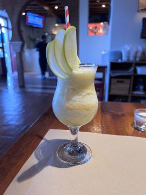 Smoothie pommes ananas gingembre   at Dromedário in Sagres