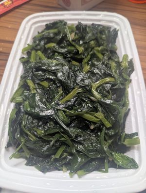 snow pea leaves at VeGreen in Duluth