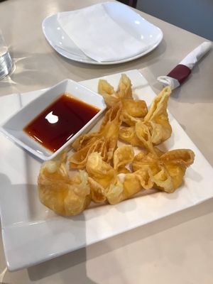 Crab rangoons at VeGreen in Duluth