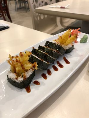Shrimp tempura roll at VeGreen in Duluth