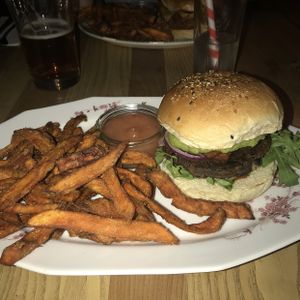 Vegan burger with avocado at Grilly Idol in Hamburg
