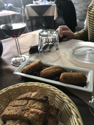 Crocchette di miglio e salsa di mirtilli at La Tecia Vegana in Venice