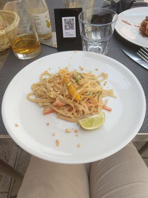 Thai noodles at La Tecia Vegana in Venice