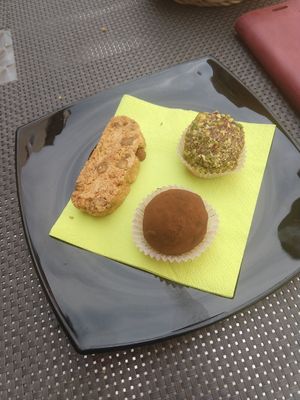 Small sweets (just okay) at La Tecia Vegana in Venice