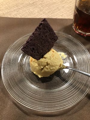 Hummus started (comes with two balls of hummus)  at La Tecia Vegana in Venice