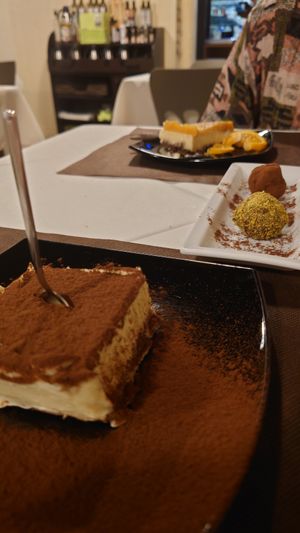 Cheesecake (top), Chocolate bombs (middle), Tiramisu (bottom), all amazing 😍 at La Tecia Vegana in Venice