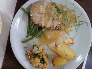 Seitans pommes de terre au four légumes at La Tecia Vegana in Venice