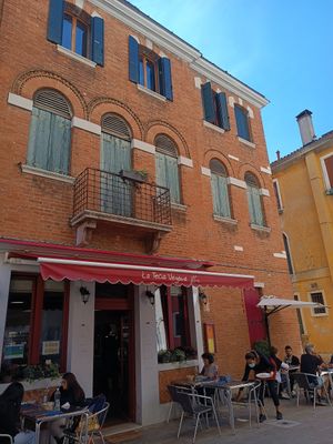 La façade at La Tecia Vegana in Venice