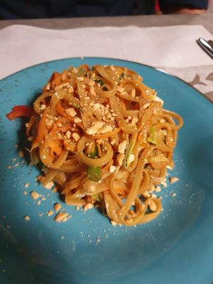Pad thai at La Tecia Vegana in Venice