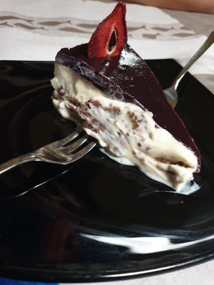 No cheese cake 😍 at La Tecia Vegana in Venice