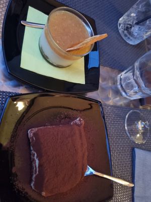 Cheesecake & tiramisu at La Tecia Vegana in Venice