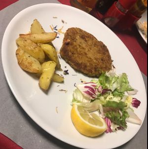 You get more chips then this, I just put a few on my plate to make a better photo! The burger was amazing  at La Tecia Vegana in Venice