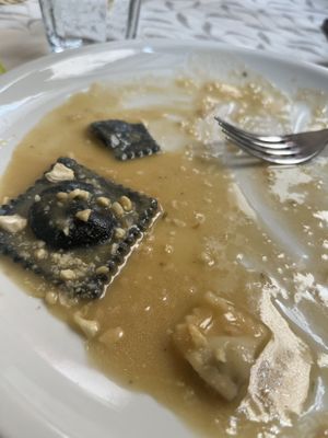 Pasta rellena de seitán y setas. Tan rica que se me olvidó hacer la foto!  at La Tecia Vegana in Venice