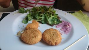 Millet balls with pink sauce at La Tecia Vegana in Venice