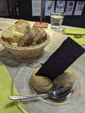 Hummus at La Tecia Vegana in Venice