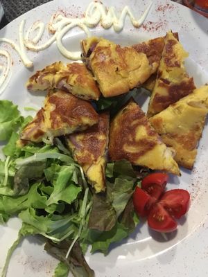Chickpea omelette with red onions at La Tecia Vegana in Venice