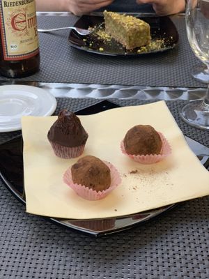 “Molotov” date with chocolate and chili & 2 chocolate truffles with hazelnut. Thomas if you read this: sorry for dropping that truffle! :p at La Tecia Vegana in Venice