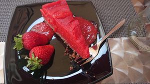 Raw strawberry cake at La Tecia Vegana in Venice