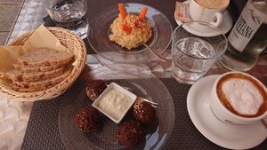 Homemade Humus and Falafel at La Tecia Vegana in Venice