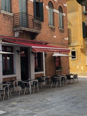 Cute street, quiet neighborhood  at La Tecia Vegana in Venice