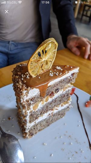 Pastel de Cajeta vegano. Gracias por la foto que nos hicieron favor de tomar  at Paraíso Vegano in Mexico City
