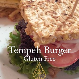 Si buscas una opción gluten free pide la Tempeh burger, puede ser sin gluten o normal e incluso con un medallón alto en proteína(Tempeh protein Burger )  at Paraíso Vegano in Mexico City