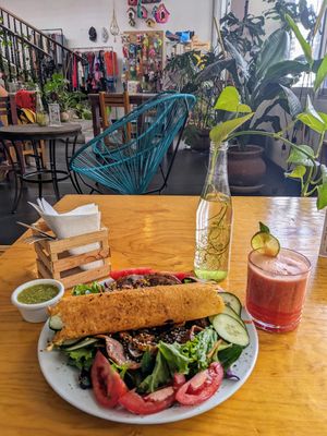 Milanesa Rellena y Antigripal (Jugo
De Naranja, Piña, Frutos Rojos, Limón, Jengibre y Guayaba) at Paraíso Vegano in Mexico City