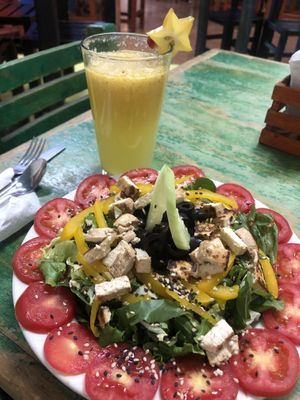Salad at Paraíso Vegano in Mexico City