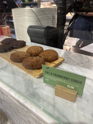 Vegan cookies, cranberry   at AMS - LEON in Schiphol