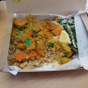 Sweet potato and cauliflower curry at AMS - LEON in Schiphol