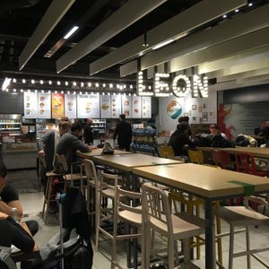 Storefront at AMS - LEON in Schiphol