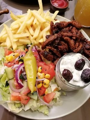 Gyros Teller at Chakula in Landshut