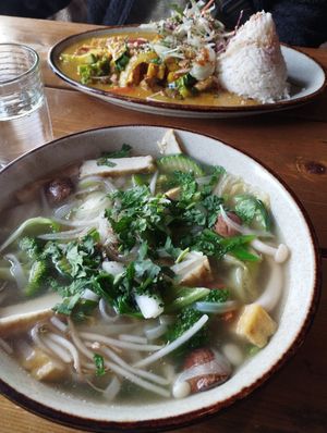 Pho und auch Curry 🍛🌱 at QB Vegan in Berlin