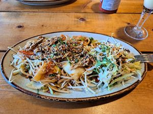 Udon me dua mit veganer Ente at QB Vegan in Berlin