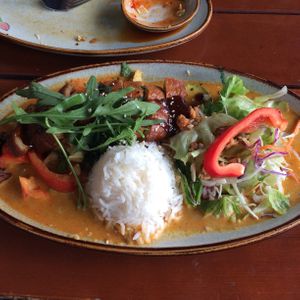 Amazing vegan crispy duck, red curry and salad ❤️❤️❤️ at QB Vegan in Berlin