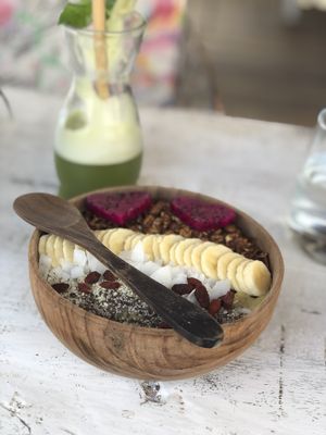 Smoothie bowl and juice  at Gili Bliss in 